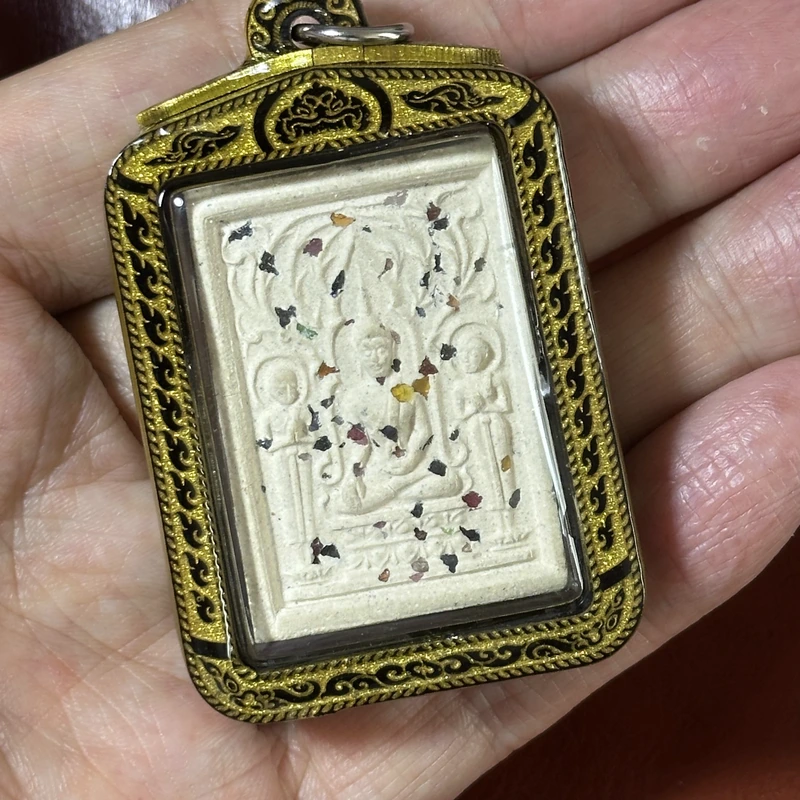 龙婆戈迈·崇迪撒宝石·圣粉佛牌·佛历2512年·拉差那达寺皇家御赐圣地亲制开光·附Samakom Phra鉴定证书·仅此一件 4