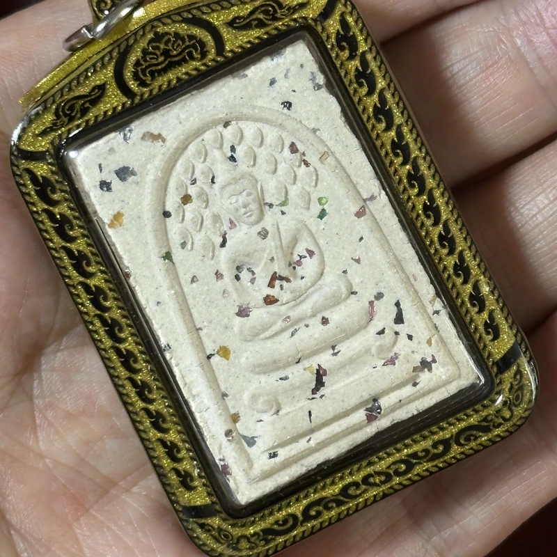 龙婆戈迈·崇迪撒宝石·圣粉佛牌·佛历2512年·拉差那达寺皇家御赐圣地亲制开光·附Samakom Phra鉴定证书·仅此一件 5