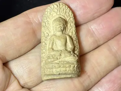 龙普汶·帕禄猜（พระลือชัย）·泥质（佛历2516年清迈堆湄邦寺亲主加持｜龙普曼法脉·裸牌·仅此一件）