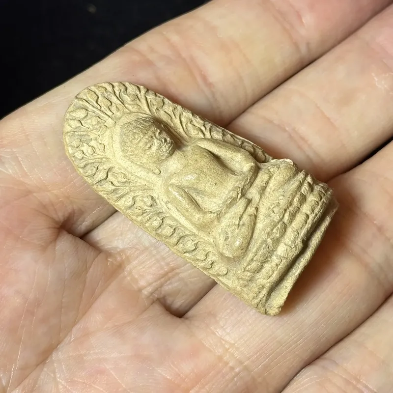 龙普汶·帕禄猜（พระลือชัย）·泥质（佛历2516年清迈堆湄邦寺亲主加持｜龙普曼法脉·裸牌·仅此一件） 4