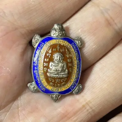 龙婆柳·招财龟·รุ่นสนามจันทร์沙南昌期·银质烧珐琅（佛历2538年瓦莱登通寺｜为修缮拉玛六世沙南昌皇宫而造·附原庙包装盒·鉴定卡CO06547·仅此一件）