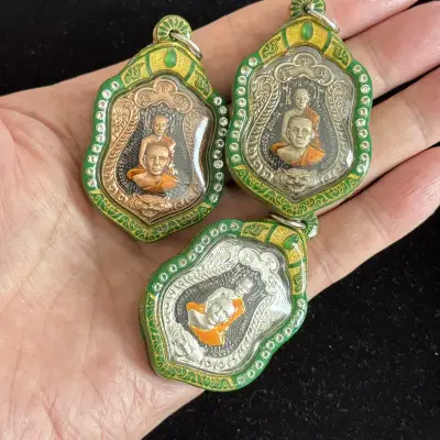 龙婆查农·断头虎盾牌型奖章·三材质可选（佛历2565年考囊农寺督造｜龙婆威奇法脉传承·配珐琅彩壳·各仅一件）