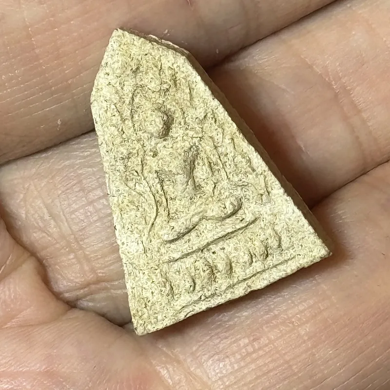 Luang Pho Chai · Phra Phuttha Chinnarat · Itthije Maha Phut Powder · Wat Hua Wao, Singburi B.E. 2497 — 70-Year-Old Batch, 3 Pieces Each Certified 5