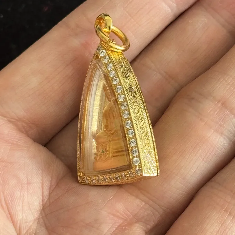 龙婆索通·索通佛禅定像·水钻金壳版（วัดโสธรวรารามวรวิหาร 北柳府索通寺出品｜水钻镶嵌防水壳·库存100件） 3