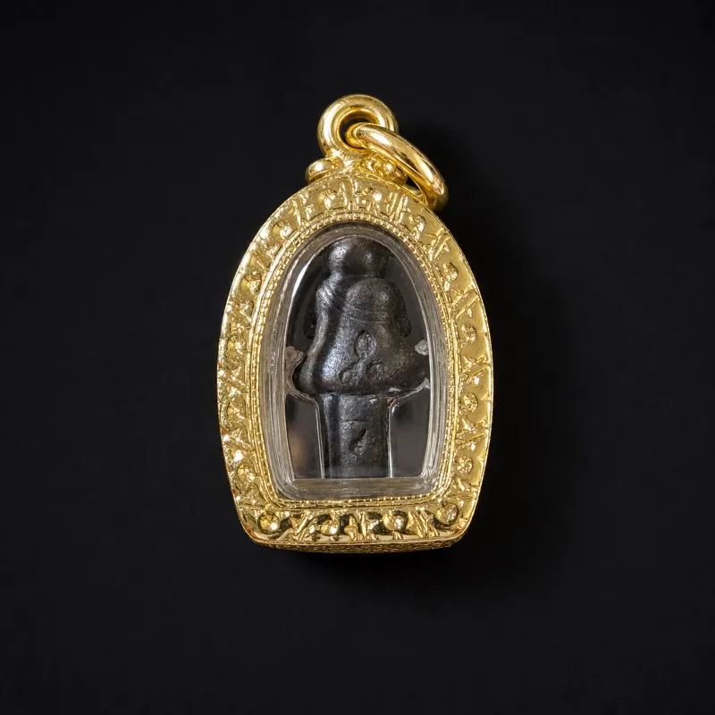 龙婆添 · 拉哈莱寺丨พระปิดตา闭眼牌 · 九宝合金版 · 佛历2561年督造 2