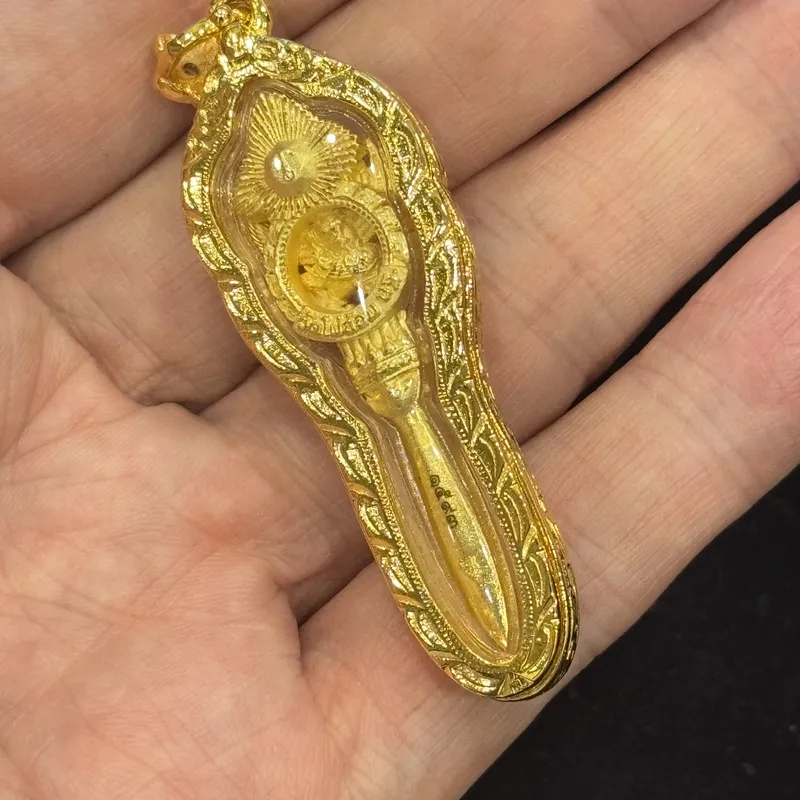 龙婆雨水·鹰神灭魔刀·金色合金镶水钻（佛历2556年派隆寺·龙婆判101周年冥诞纪念法会开光｜初缘系列） 5