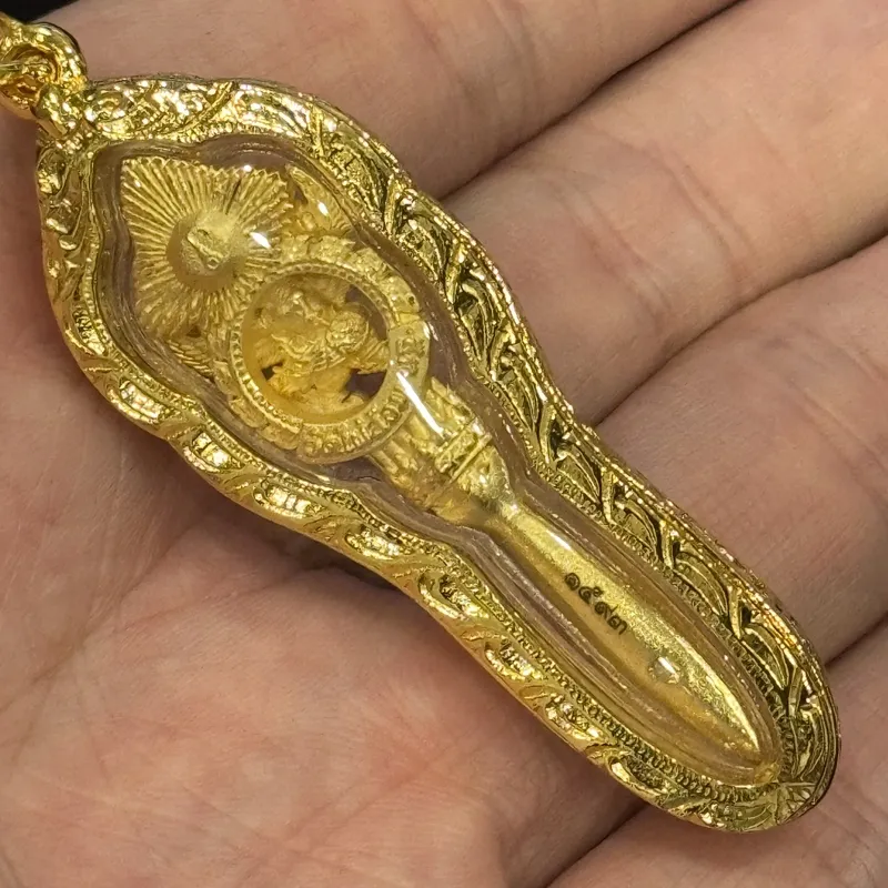 龙婆雨水·鹰神灭魔刀·金色合金镶水钻（佛历2556年派隆寺·龙婆判101周年冥诞纪念法会开光｜初缘系列） 8