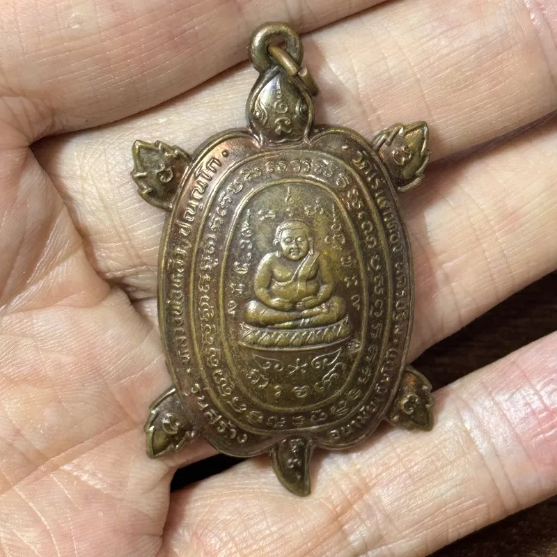 龙婆柳·招财龟·รุ่นอนามัย公共卫生期·พิมพ์จัมโบ้加大模·铜质（佛历2540年瓦莱登通寺｜本期最大规格·龟壳满刻经咒·鉴定卡CO06546·仅此一件） 2