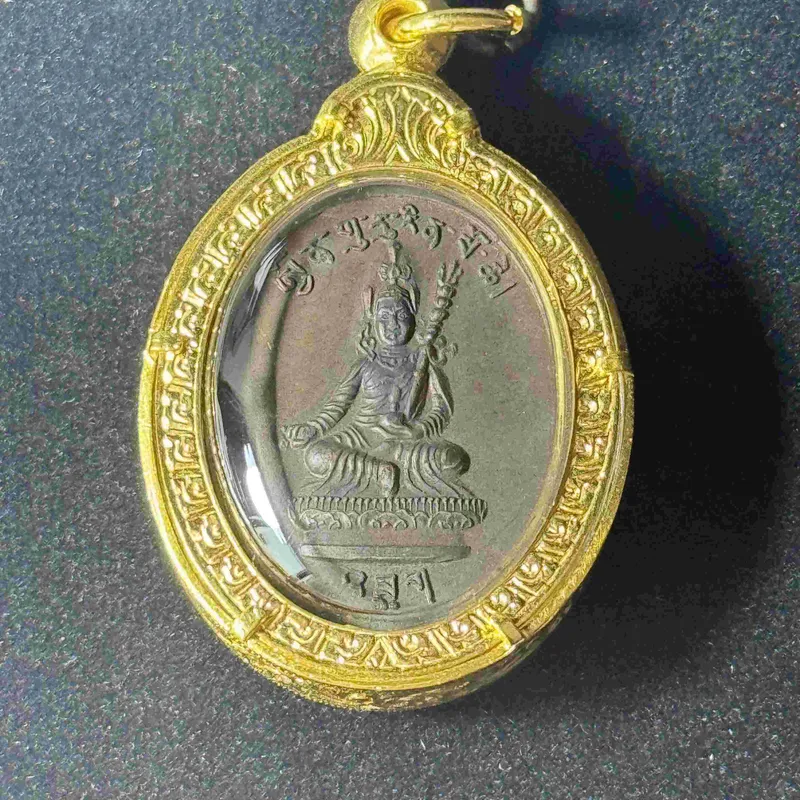 Kruba BoonChum 2546 Bhutan Royal Edition Self-Image Amulet | Guru Rinpoche Consecrated · Sanskrit Front · Ultra-Rare Limited 1000 Pieces 3