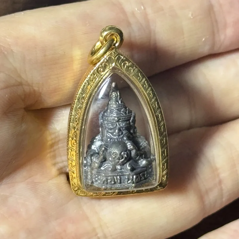 Phra Rahu · Run Chanthanupparakha (Lunar Eclipse) · Wat Sisathong · Luang Pho Noi Tradition — Original Box, Italian Gold Waterproof Case 1