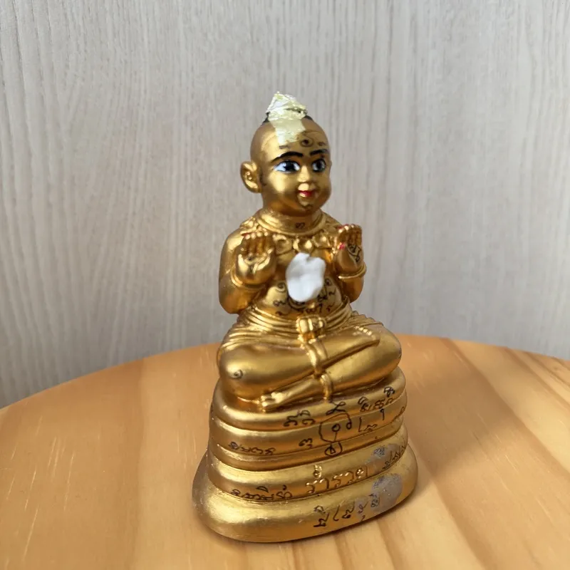 三暗寺·古曼童精巧摆件·佛历2567年·圣料混合（高12cm·宽6cm·帕巴拉七加持｜桌面供奉·招财镇宅） 2