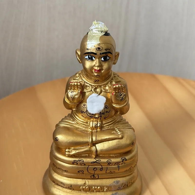 三暗寺·古曼童精巧摆件·佛历2567年·圣料混合（高12cm·宽6cm·帕巴拉七加持｜桌面供奉·招财镇宅） 8