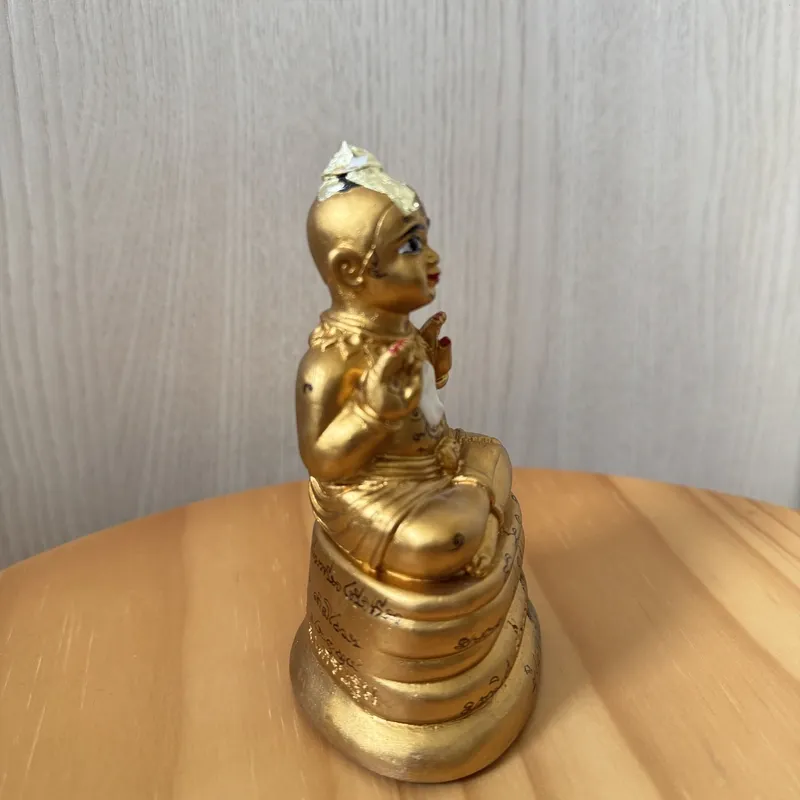 三暗寺·古曼童精巧摆件·佛历2567年·圣料混合（高12cm·宽6cm·帕巴拉七加持｜桌面供奉·招财镇宅） 3