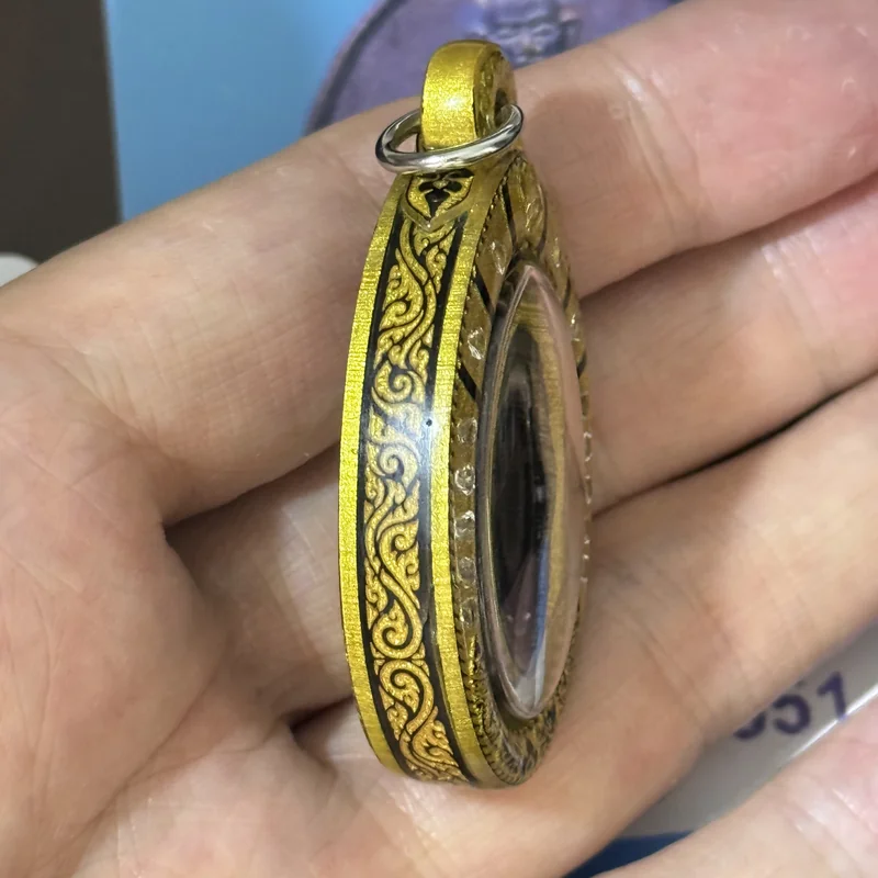 古巴文春·持葫芦自身像·铜质（佛历2539年｜泰国佛牌比赛荣誉奖·编号1513-197351·双外壳·仅此一件） 3