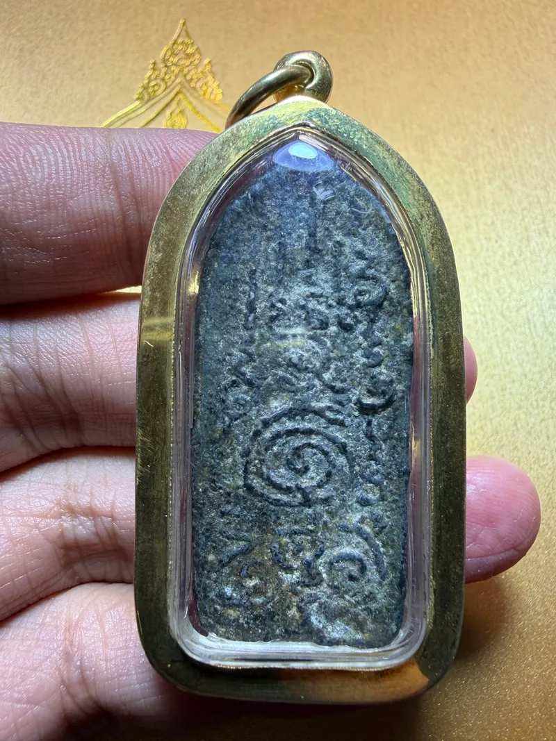 碧武裡府旺布阿寺佛窟·行走佛背符·綠泥古佛（約佛曆23–24世紀｜協會正式鑑定證書 C08271·僅此一件） 2