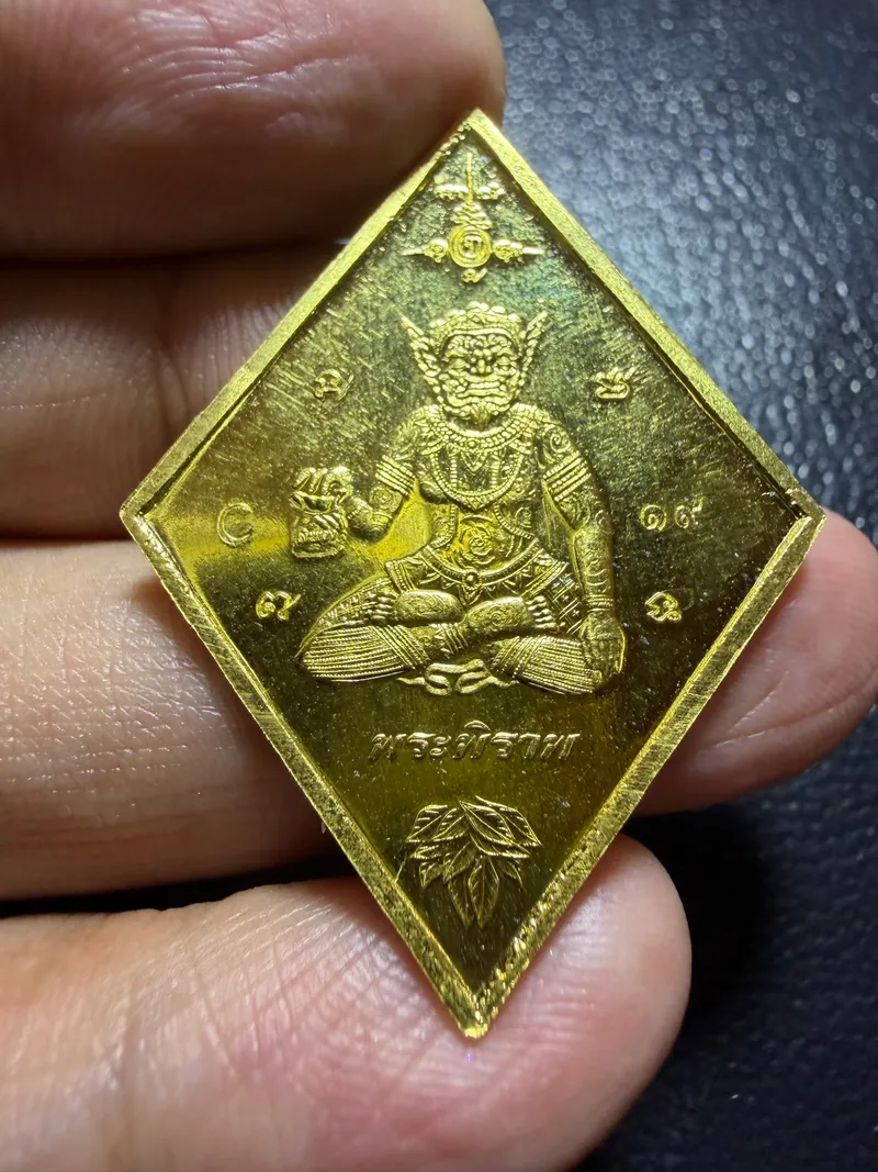 Luang Pho Ueng · Luean Yot Poem Barami · Solid Gold Rhombus Portrait Amulet with Phra Phirap · Wat Choeng Wai B.E. 2568 · No. 19 — Certified GJ09-94496 2