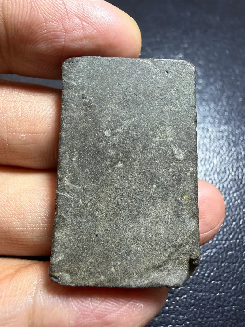 Luang Phor Ngern · Five Buddhas (Phra 5 Ong) · Earth-and-Powder · B.E. 2515 — Certified No. 04619 2