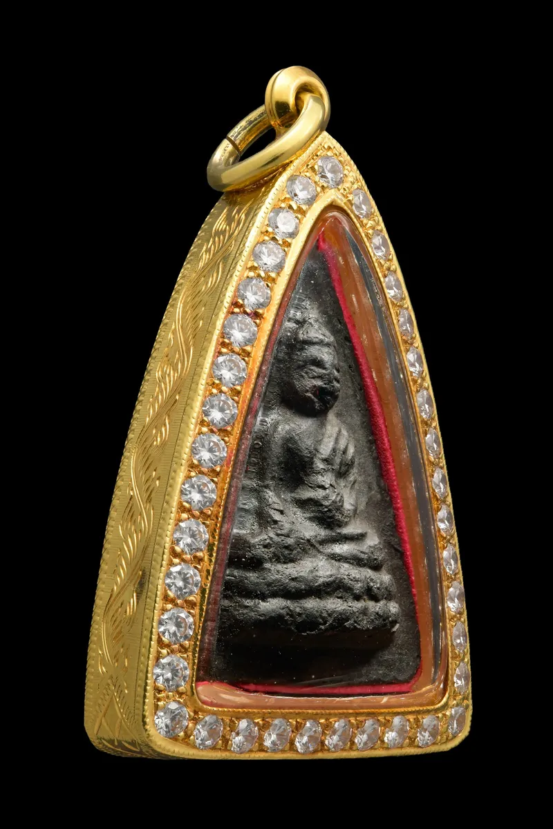 Khun Mae Boonruean · Phut Noi Little Buddha · First Batch (Run Raek) · Large Mold, Black · Wat Awut Wikasitaram B.E. 2494 — Certified No. 08498 4