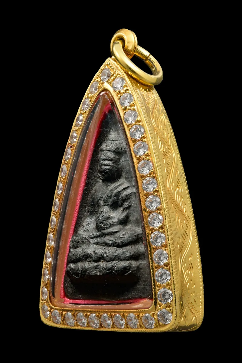 Khun Mae Boonruean · Phut Noi Little Buddha · First Batch (Run Raek) · Large Mold, Black · Wat Awut Wikasitaram B.E. 2494 — Certified No. 08498 3