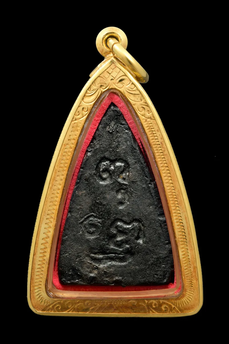 Khun Mae Boonruean · Phut Noi Little Buddha · First Batch (Run Raek) · Large Mold, Black · Wat Awut Wikasitaram B.E. 2494 — Certified No. 08498 2