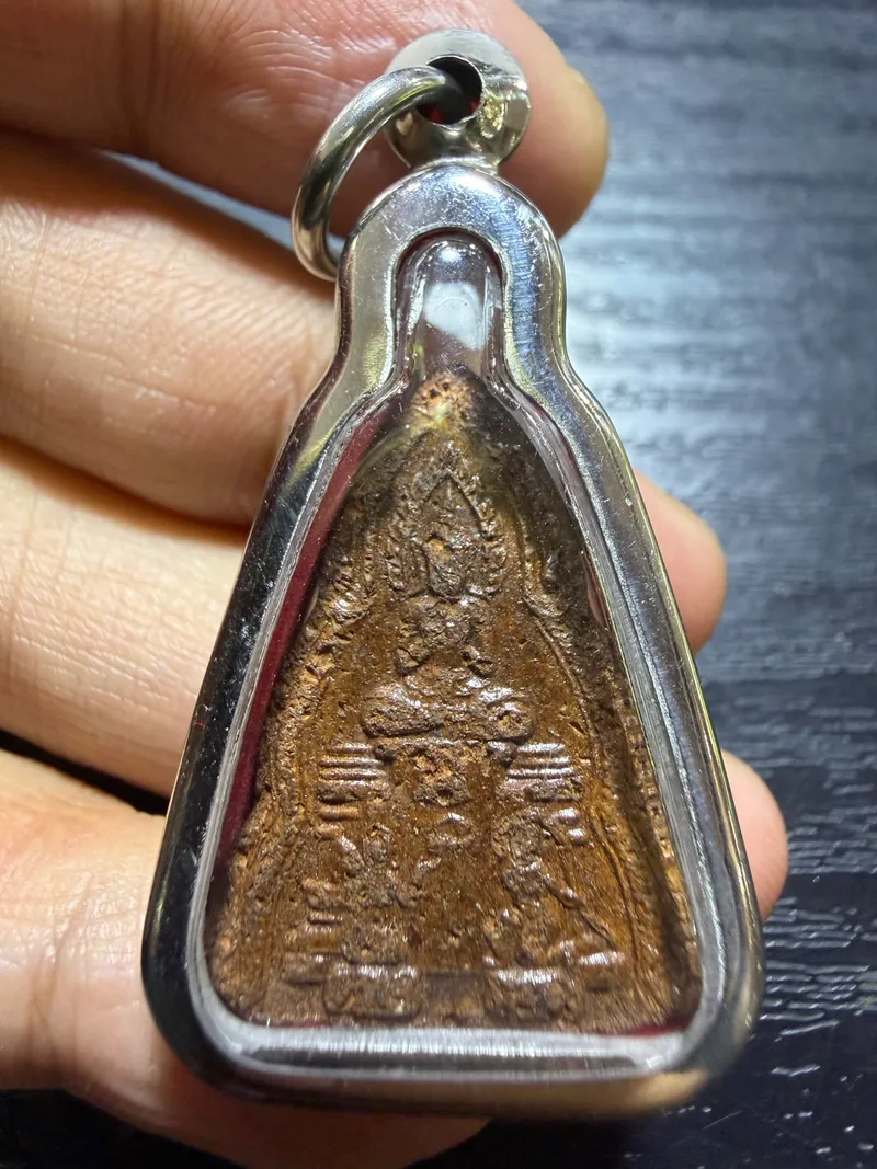 Luang Pho Phina · Phra Sut Amulet · Mini Mold · Clay and Sacred Powder · Wat Sanom Lao, Saraburi, c. B.E. 2527–2545 — Certified D00430 1