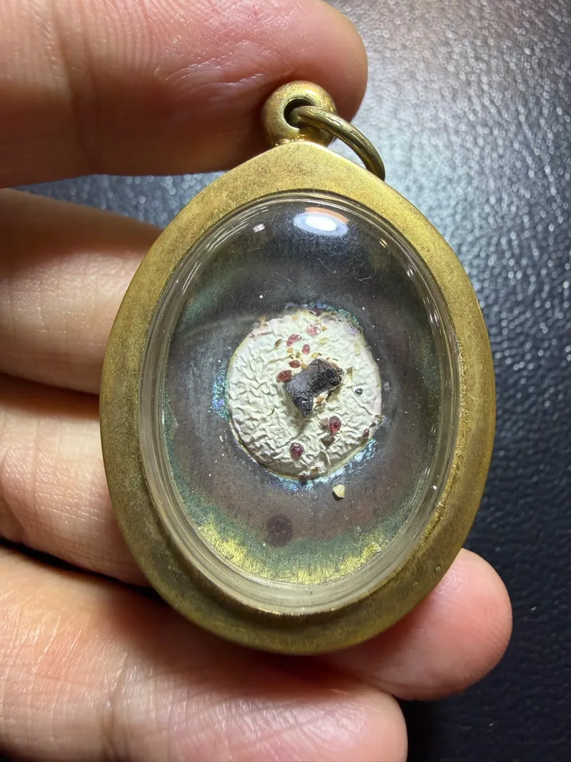 Khun Mae Boonruean · Enamel-Face Locket · Sacred Powder Back with Gemstone Chips · Wat Awut Wikasitaram B.E. 2553 — Certified KR07906 2