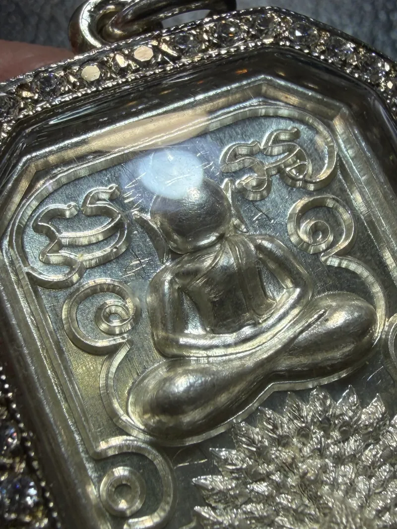 古巴阿里雅查·孔雀坐像牌（神獸宋迪坐孔雀）·供應商標註純銀鑲鑽外殼（佛曆2567年｜協會鑑定 00443·僅此一件） 4