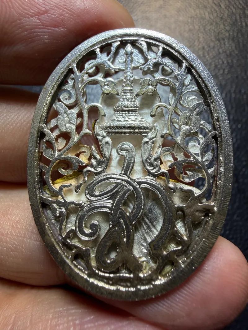龙婆坤·ส.ก.期镂空自身牌·银质金面罩（佛历2536年呵叻府班莱寺｜协会正式鉴定卡 CO02791·仅此一件） 2