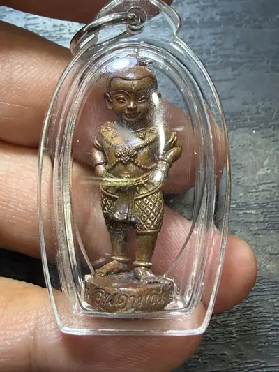 龙婆撒空·金达玛尼古曼童·站姿佩戴像·红铜（佛历2556年罗勇府农葛寺｜协会正式鉴定卡 KR05835·仅此一件）