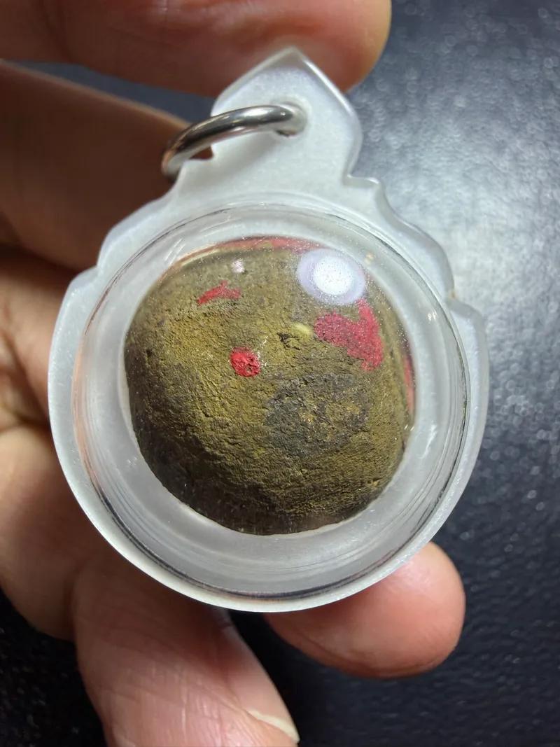 Ajarn Pong (Pho Pong Nuammana) · Luk Om Sacred Ball · Powder with Red Dots · Samnak Ban Mee Dee B.E. 2562 — Certified KR00636 2