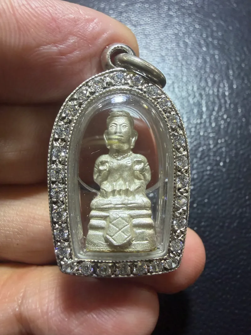 Wat Sam Ngam Kuman Thong 2 · Wearable Size · Silver in Stone-Set Case (per supplier) · Luang Phor Tae Model B.E. 2567 — Certified No. 00599 1