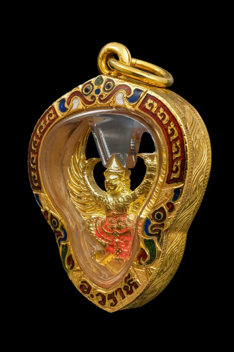 龍婆哇啦·鷹神迦樓羅·純金·大富翁期·背拉瑪五世（佛曆2563年曼谷菩提通寺｜協會正式鑑定卡 GJ10-6F17B·僅此一件） 3