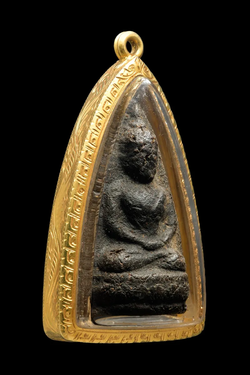 龍婆Boon·金達麻尼藥粉帕猜瓦（勝利佛）·金色外殼（約佛曆2475-2476年佛統府剛邦繳寺｜協會正式鑑定卡 GJ10-E048A·僅此一件） 3