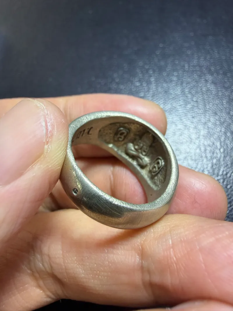 Khun Phan · Khao Or Mongkol Chakkrawan Blessed Ring · Inner Deity Image · Solid Silver · B.E. 2545 — Certified No. 00596 3
