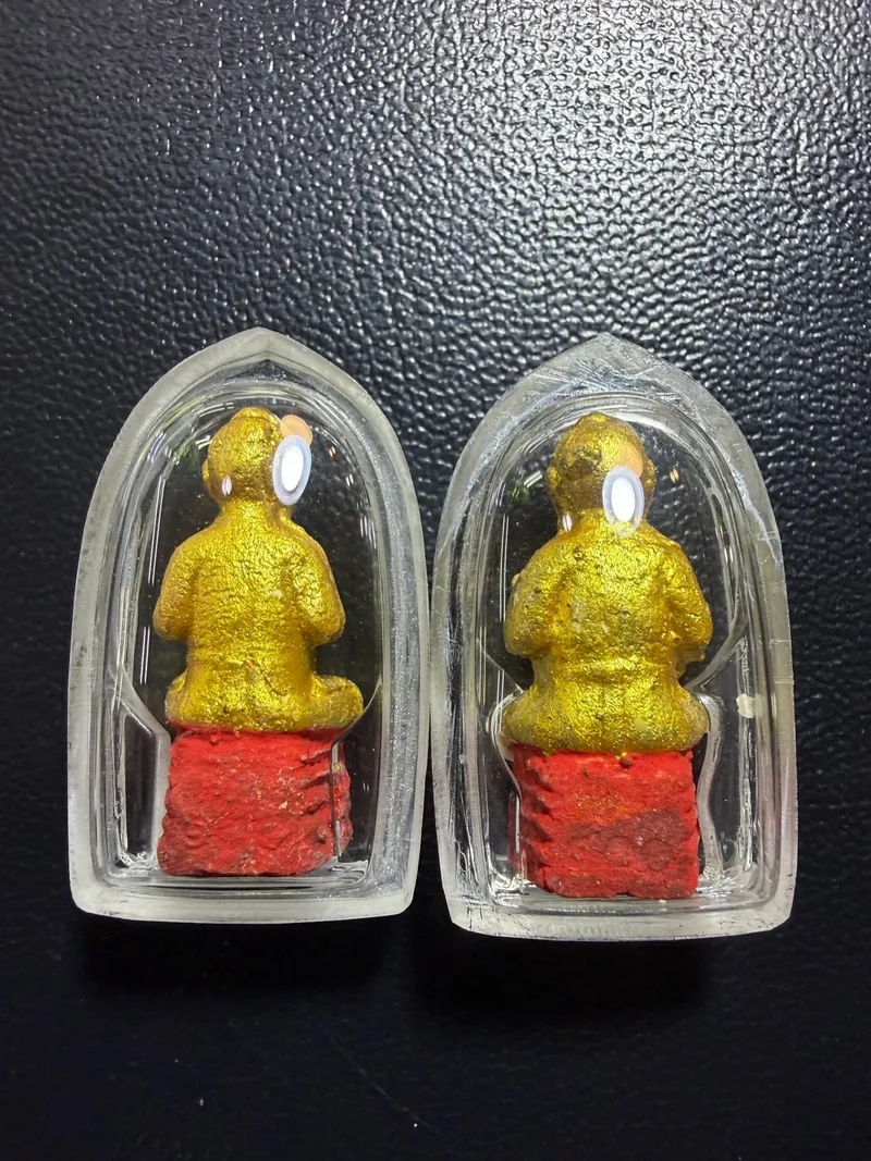 Luang Pu Yeam · B.E. 2557 Little Rabbit Kuman Thong · 100th-Year Batch · Wat Sam Ngam, Nakhon Pathom — Certified Nos. 11000/11001 2