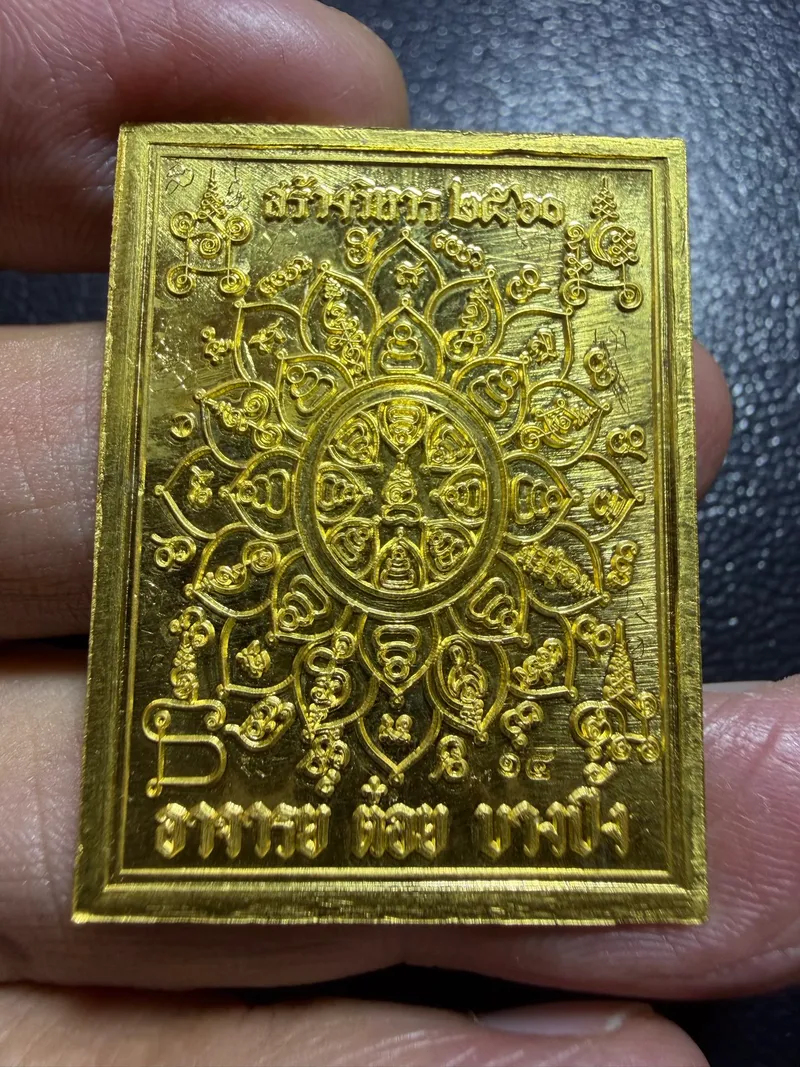 Ajarn Dai (Ajarn Toi, Bang Ping) · Phra Narai Song Khrut, Narai Riding the Garuda · Solid Gold Edition · B.E. 2560 — Certified No. 00482 3