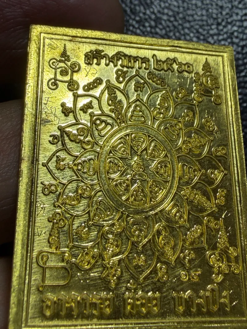 Ajarn Dai (Ajarn Toi, Bang Ping) · Phra Narai Song Khrut, Narai Riding the Garuda · Solid Gold Edition · B.E. 2560 — Certified No. 00482 4