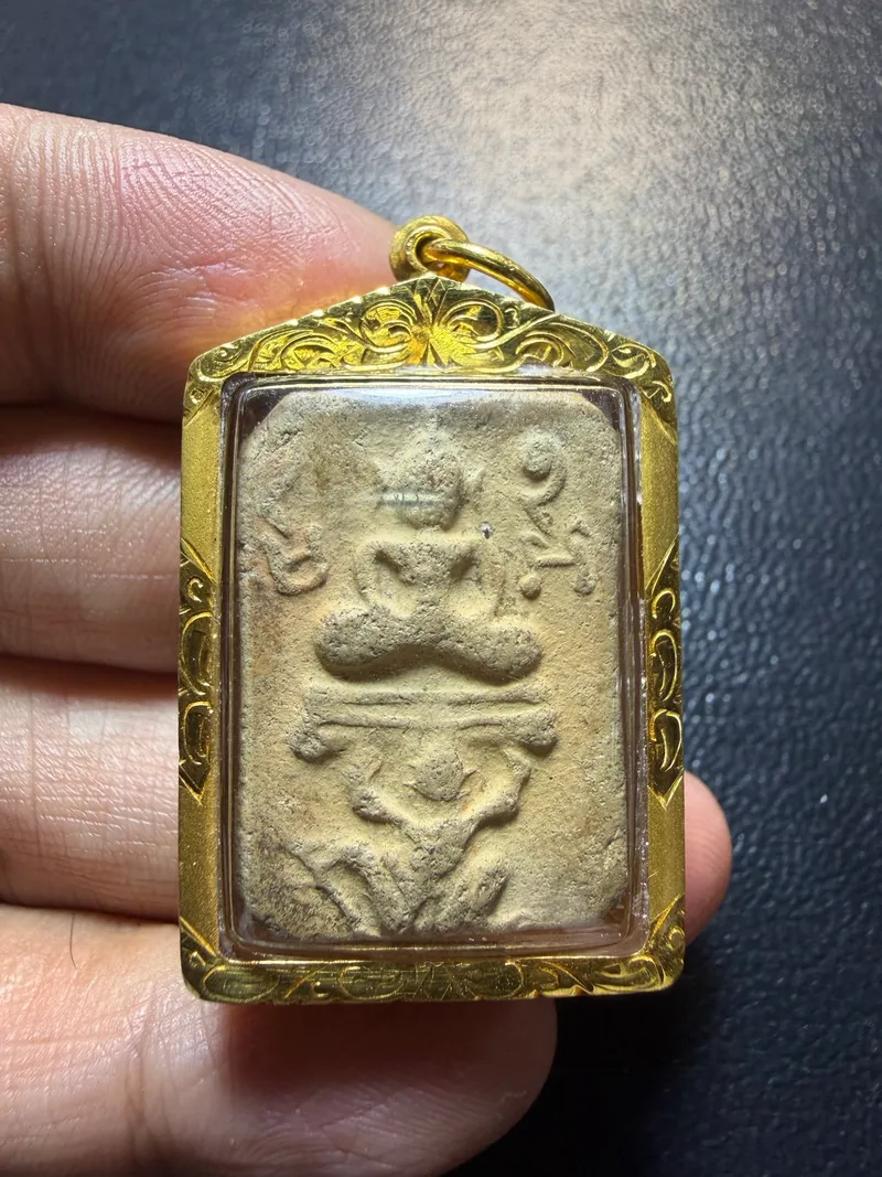 龙婆班·哈努曼抬座佛·烧土(佛历2460年邦农阔寺|协会正式鉴定卡 D03891·金壳·仅此一件) 1